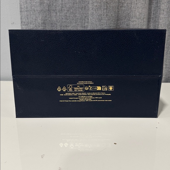 Authentic empty Louis vuttion paper bag LE VOYAGE DES LUMIERES  with ribbon. - Picture 7 of 7